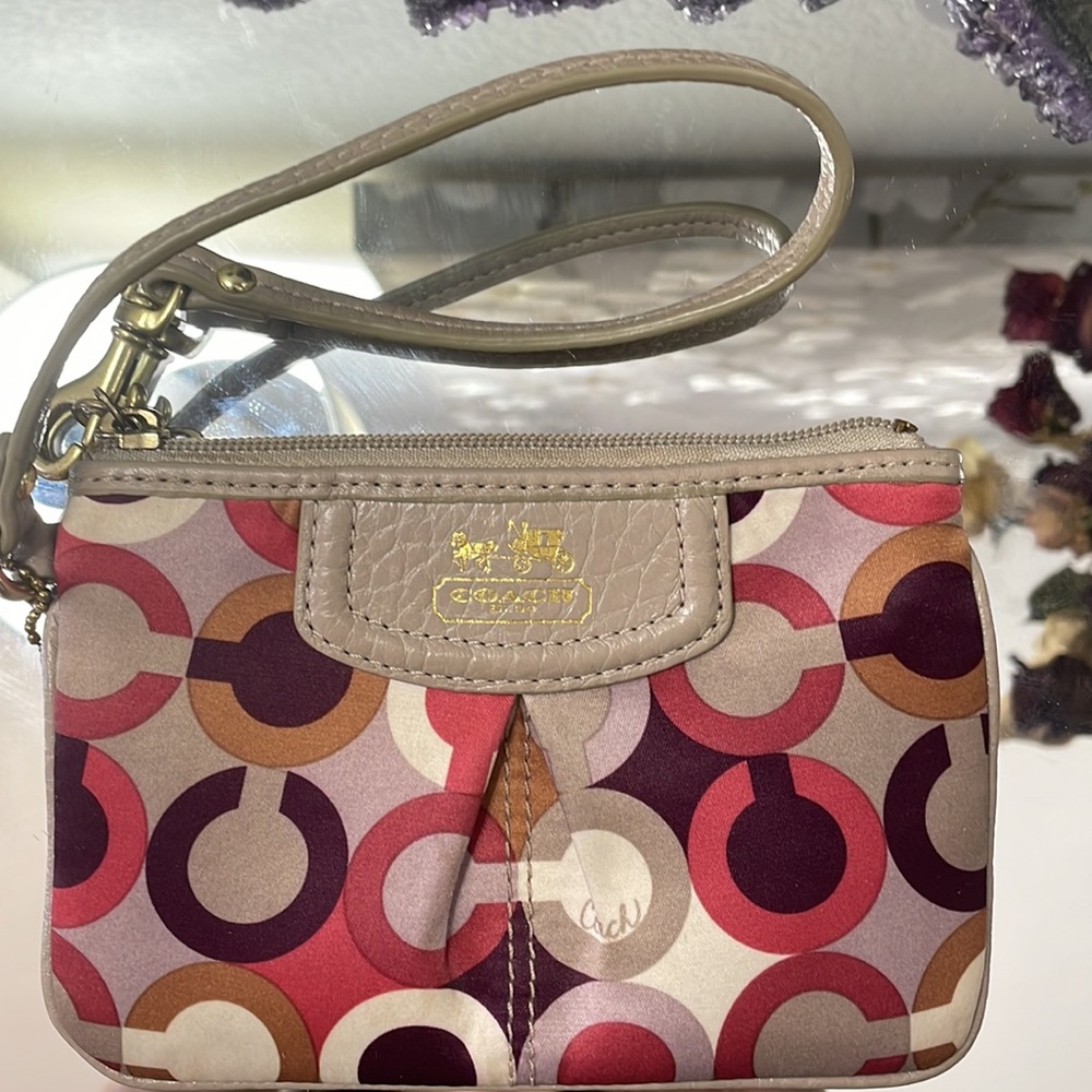 EUC, COACH Wristlet